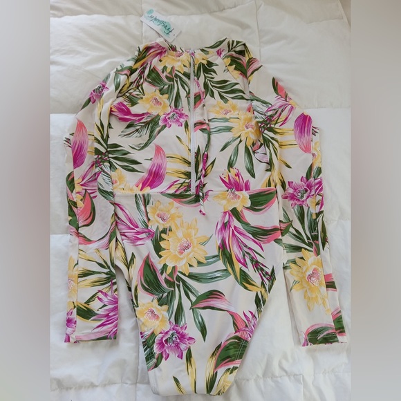 Freshwater 1-pc. swimsuit. - Picture 4 of 5